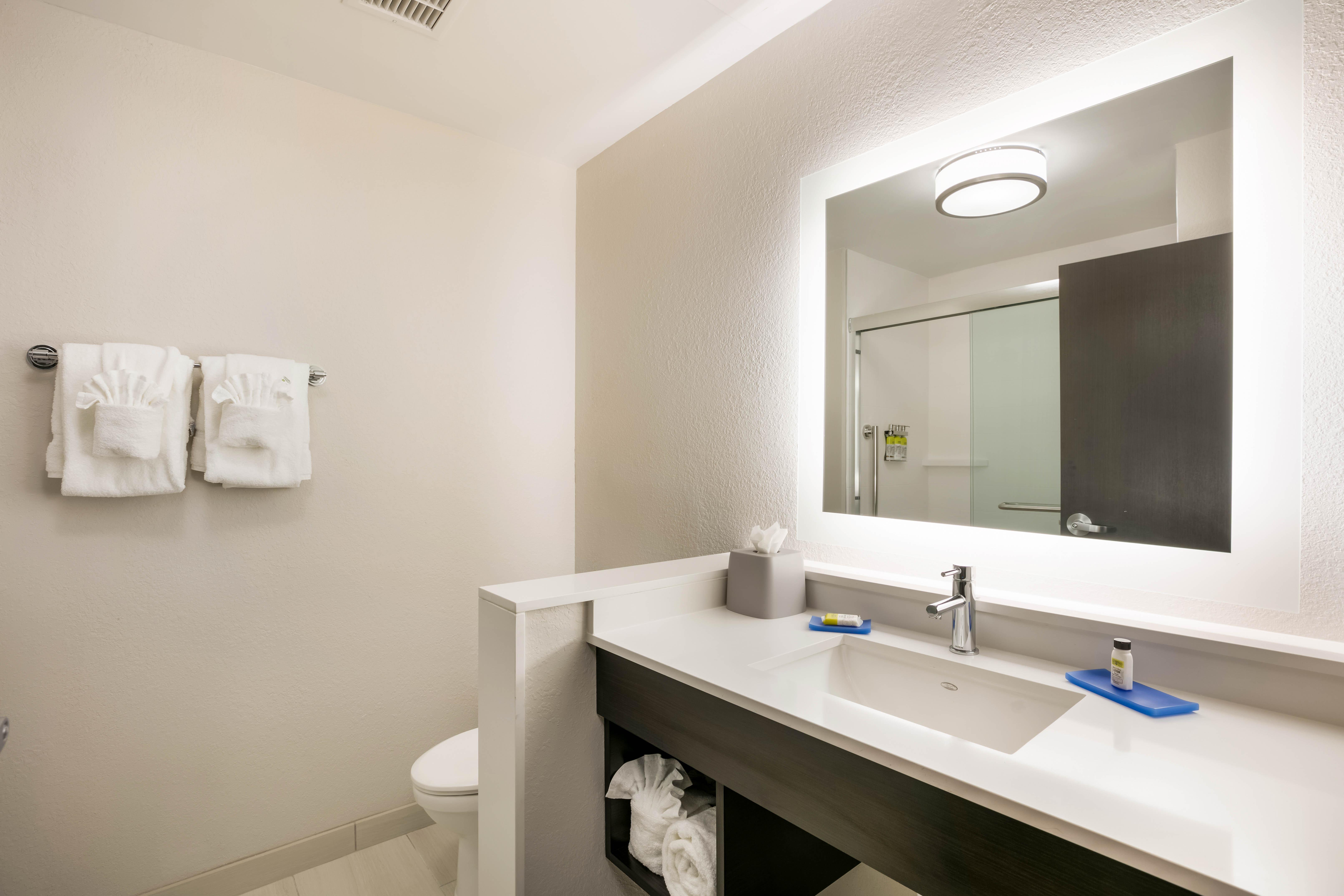 Holiday Inn Express & Suites Jacksonville - Town Center By Ihg Exterior photo