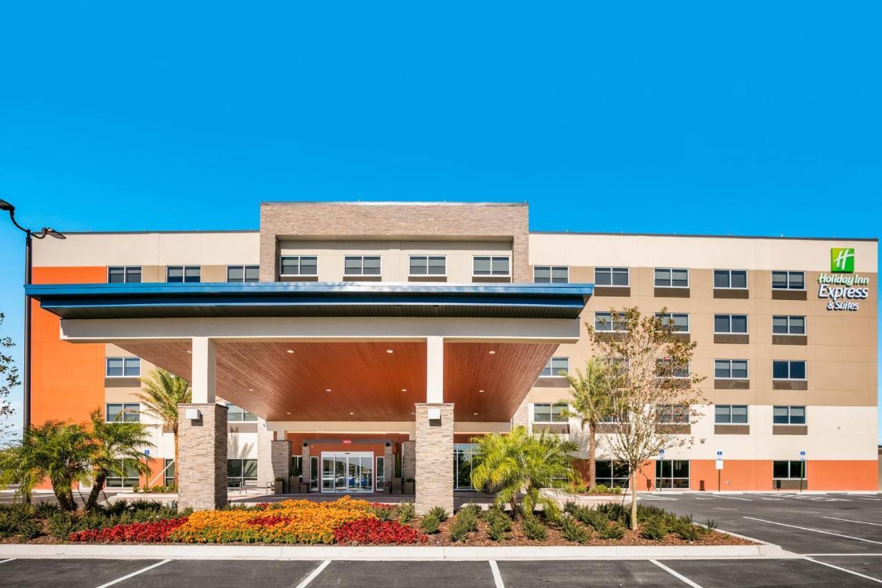 Holiday Inn Express & Suites Jacksonville - Town Center By Ihg Exterior photo